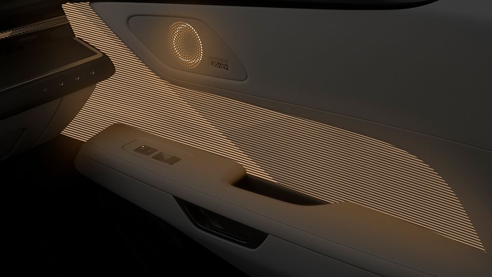 ES 500e Luxury shown with Black interior with Bamboo trim.