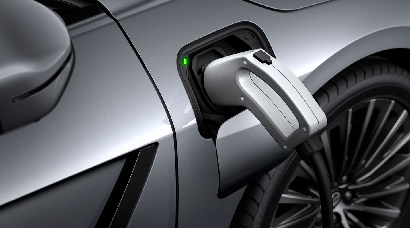 ES 500e Luxury shown in Iridium.