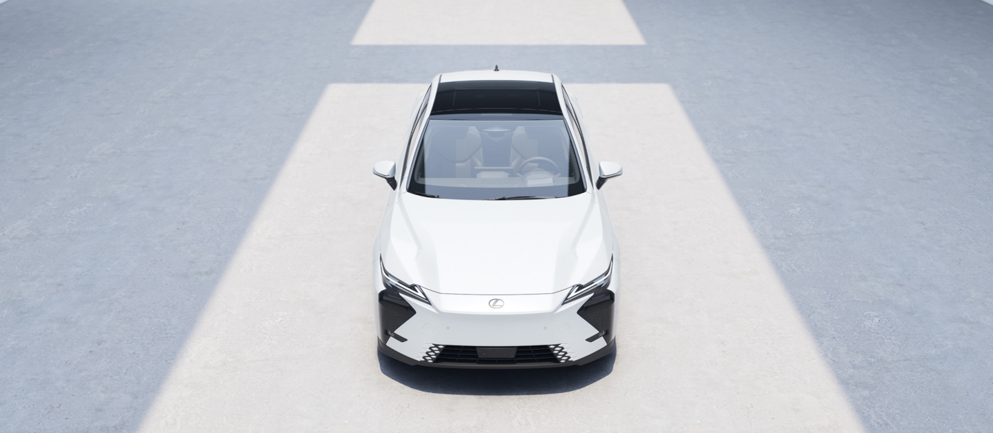 Lexus 350e with Ultra White EXTERIOR, 19-in alloy wheels with Gray Metallic finish and Black aero covers angle 1