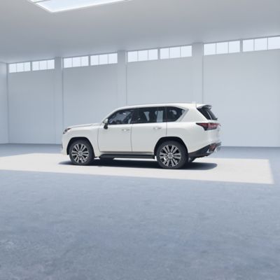 2026 Lexus LX, thumbnail 4