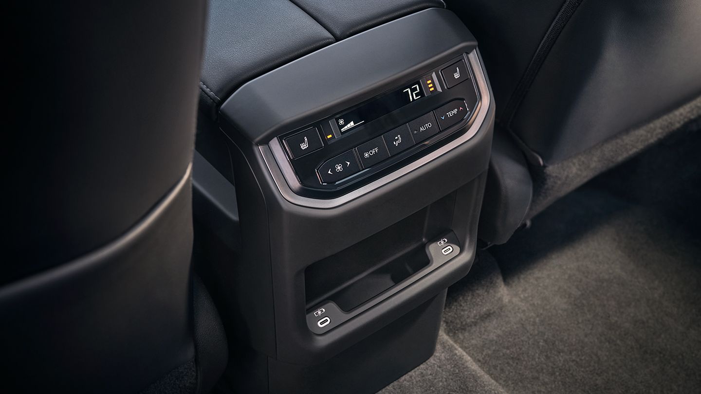 A rear air-conditioning system and USB Type-C charging ports offer comfort and convenience to rear-seat occupants.