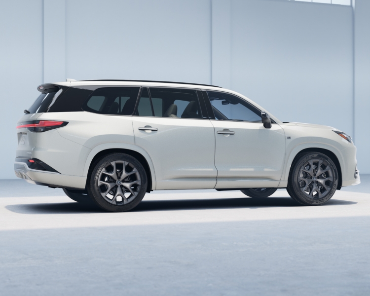 https://tmna.assetscs.toyota.com/is/image/lexusaemcs/lexus/images/models/tx/2026/visualizer/500h-f-sport/exterior/22-in-split-five-spoke-alloy-wheels-with-dark-gray-and-black-finish/wind-chill-pearl/large-11.jpg?extend=-378%2C-507%2C-378%2C-507&hei=600&qlt=100&wid=750